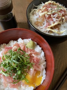 かける国産生ハム 80g×4(計320g)国産 豚肉 お肉 生ハム 短冊 フレーク状生ハム トッピング 熱々ご飯 ご飯のお供 ごはん かけるだけ ズボラ飯 ユッケ サラダ パスタ ピザ パーティー おつまみ グルメ アレンジ おしゃれ