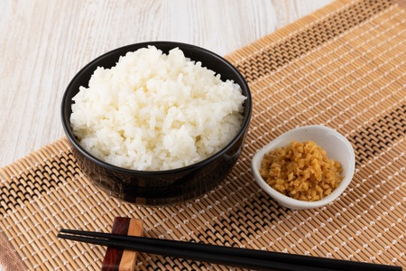 万能おかず生姜 8袋セット（130g×8P） 約1kg 宮崎県産 国産 醤油漬 食べる 刻み きざみ 生姜 ショウガ 調味 薬味 かけるだけ ご飯のお供 ふりかけ 料理 アレンジ 生姜焼き セット パック ぽかぽか 詰め合わせ