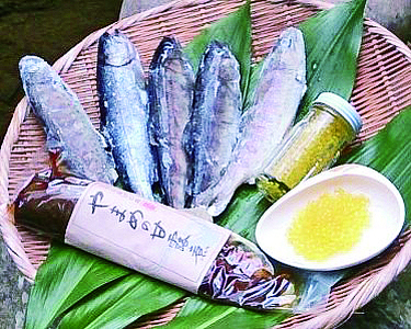 黄金イクラと新鮮冷凍ヤマメセット(3種)黄金イクラやヤマメを詰め合わせ！