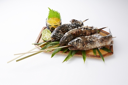 黄金イクラと新鮮冷凍ヤマメセット(3種)黄金イクラやヤマメを詰め合わせ！