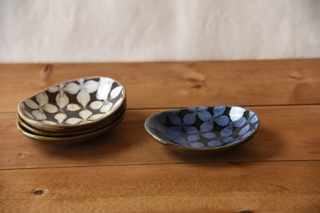 スリップウェアの小判皿 4枚組 陶器 食器