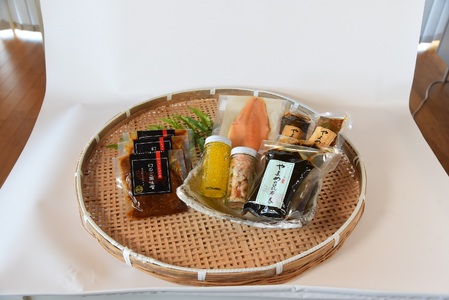 黄金イクラと美味高級品セットB(6種)黄金イクラやヤマメなどを詰め合せ！