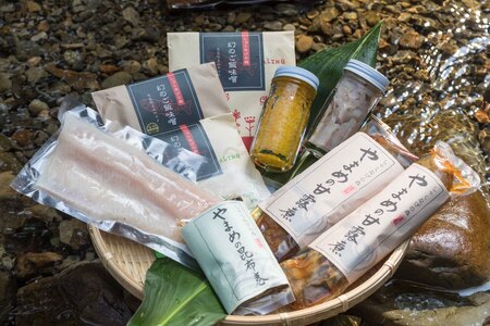 黄金イクラと美味高級品セット(6種)黄金イクラやヤマメなどを詰め合せ！