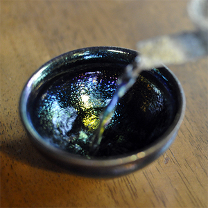 虹の器～窯変天目～地元のシラスを調合した釉薬でつくった、虹色に輝く窯変天目のぐい呑み