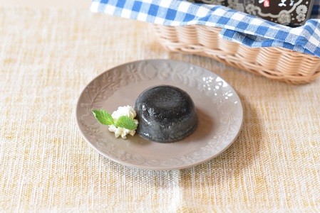 黒ごま豆乳プリン 80g入り6個 カバーパッケージあり 宮崎県産黒ごまと大豆を使用 甘さ控えめ常温タイプ！添加物不使用で安心安全なスイーツ