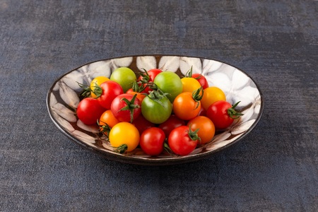 スリップウェアのカレー皿 2枚 花柄 色おまかせ温かみの感じられるお皿！