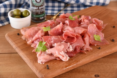 【訳あり】国産豚モモ生ハム切り落とし 900g選べる 内容量 パック 訳アリ 国産 豚肉 豚モモ 豚バラ 肩肉 生ハム スライス 切り落とし パンチェッタ 短冊 コッパスライス サラダ BBQ おつまみ お祝い 誕生日 結婚記念日 贈り物