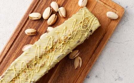 ＜極上ケイクピスタチオ＞翌月末迄に順次出荷 【c1543_ry】1本 ピスタチオ ケイク ケーキ お菓子 おやつ 洋菓子 スイーツ 冷凍 宮崎県 高鍋町