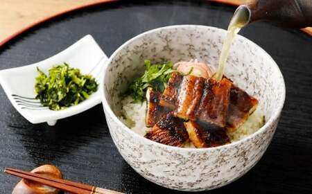 ＜職人手焼き九州産うなぎ 蒲焼き3尾（6切れ）計390g前後＞翌月末迄に順次出荷【c693_sk_x1】