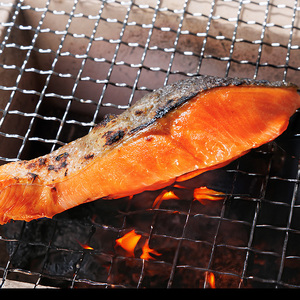 骨取り鮭切り身(2kg) 鮭 冷凍 シャケ サケ 魚 魚介 骨取り 子供【AW-109】【丸正水産】