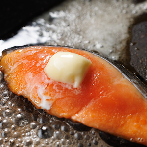 骨取り鮭切り身(2kg) 鮭 冷凍 シャケ サケ 魚 魚介 骨取り 子供【AW-109】【丸正水産】