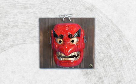 木製 神楽面 鬼面と笑顔の面 木製 神楽面 鬼面と笑顔の面