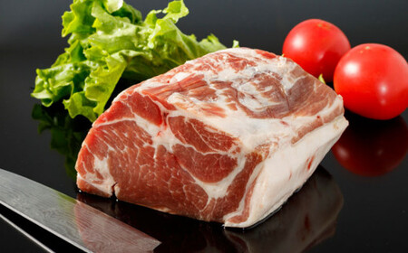 鹿児島産黒豚 肩ロースブロック肉 1kg お好きなサイズにカットして 焼肉・BBQ・チャーシューに！ 1501-1
