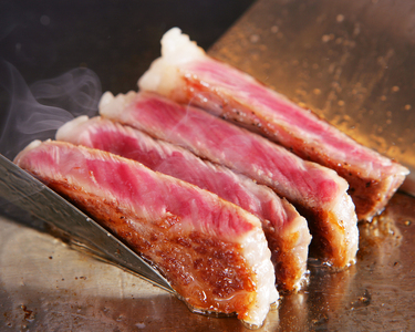 「 自慢 の逸品」 西之表市生まれの黒毛和牛 雌牛 ステーキ 用 （300g）　NFN542 【600pt】