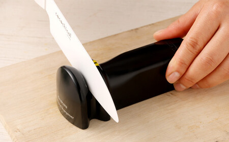 京セラ ココチカル セラミック ナイフ 白 14cm と シャープナー CS-239