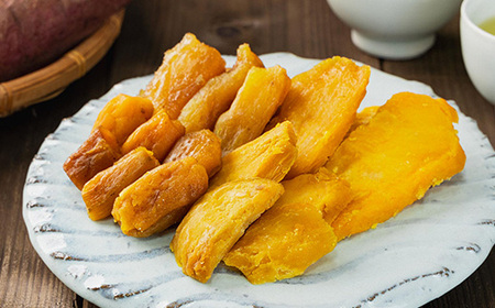 【120日以内配送】鹿児島県産 焼き平干し芋(70g×8袋) 焼芋 焼き芋 干し芋 やきいも 干しいも さつまいも さつま芋 紅はるか 小分け お菓子 スイーツ おかし サツマイモ 薩摩芋【A-1986H】