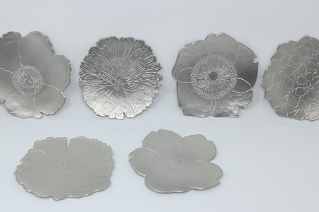 061-09 錫製花小皿 椿