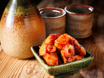 【毎月定期便】みなとのタコキムチ＜北海道釧路町 昆布森産タコ使用＞ 300g×2パック　全3回_昆布森産 活タコ使用 北の蛸 たこしゃぶ たこ しゃぶしゃぶ 北海道産 大容量 調理済み 一人暮らし セット おかず 冷凍 魚介類 海鮮 絶品 人気 カネショウ 北海道 釧路町 釧路超 特産品 _【配送不可地域：離島】【4010242】