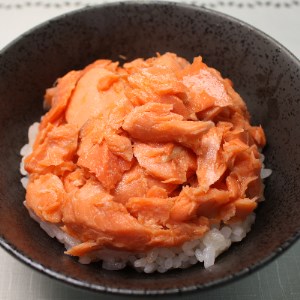 北海道産 本チャン紅鮭ほぐし瓶入り 200g×2個セット【1081144】