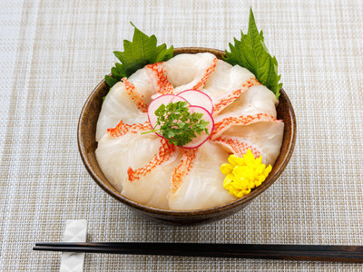 北海道産 キンキ(メンメ)の湯霜造り刺身・海鮮丼　70g×2パック＜冷凍＞_刺身 さしみ 刺し身 刺身セット 小分け 海鮮丼 海鮮丼セット 手巻き寿司 人気 産地直送 魚介類 海鮮 絶品 人気 ヒロセ 北海道 釧路町 釧路超 特産品 _【配送不可地域：離島】【1297928】