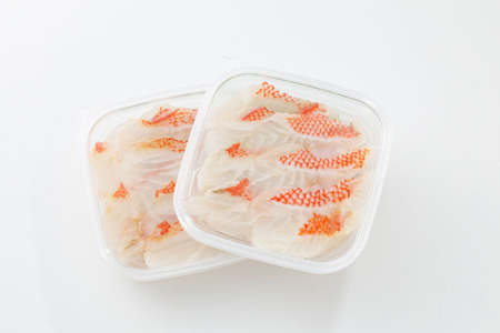 北海道産 キンキ(メンメ)の湯霜造り刺身・海鮮丼　70g×2パック＜冷凍＞_刺身 さしみ 刺し身 刺身セット 小分け 海鮮丼 海鮮丼セット 手巻き寿司 人気 産地直送 魚介類 海鮮 絶品 人気 ヒロセ 北海道 釧路町 釧路超 特産品 _【配送不可地域：離島】【1297928】