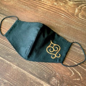 ワイヤー入り立体布マスク×1枚 魔よけを意味するアイヌ刺繍(オレンジの糸)釧路町アイヌ協会応援【1331439】