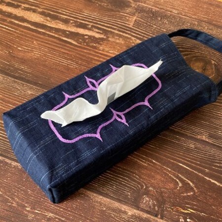 吊り下ティッシュカバー 1枚 魔よけを意味するアイヌ刺繍入り パープルの糸 釧路町アイヌ協会応援 北海道釧路町 ふるさと納税サイト ふるなび