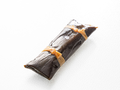 北海道産昆布で鮭(サケ)と鰊(にしん)を丁寧に巻いた昆布巻きセット(2本)_昆布巻 国産 北海道産 サケ ニシン コンブ だし 海藻 だし昆布 こんぶ水 出汁 乾物 こんぶ ギフト 調理済み 一人暮らし セット おかず 北連物産 きたれん 常温 調理済み 北海道 釧路町 釧路超 特産品 _【1386308】