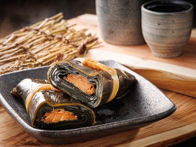 国産(北海道産)昆布で鮭(サケ)を丁寧に巻いた昆布巻きセット(2本)_昆布巻 国産 北海道産 サケ コンブ だし 海藻 だし昆布 こんぶ水 出汁 乾物 こんぶ ギフト 調理済み 一人暮らし セット おかず 北連物産 きたれん 常温 調理済み 北海道 釧路町 釧路超 特産品 _【1386321】