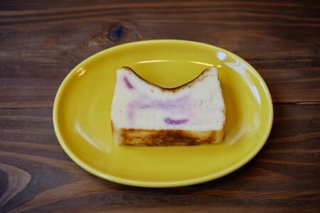 屋久島の手作りバスクチーズケーキ (ムラサキイモ)