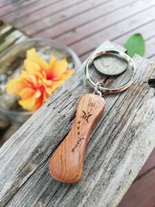 屋久杉Initialイニシャルキーホルダー　”I”