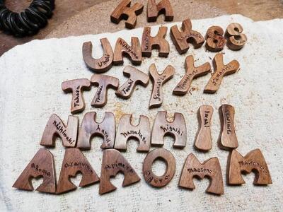 屋久杉Initialイニシャルキーホルダー　”J”