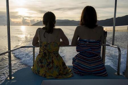 夕陽が沈む感動の光景を！奄美大島サンセットクルーズ（約3時間）