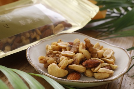 香り胡麻油燻製ミックスナッツ(100g)×２袋 ごま油 高級 おつまみ 離島 喜界島 奄美 限定生産 ギフト プレゼント 稀少 国産 日本一 生産量日本一