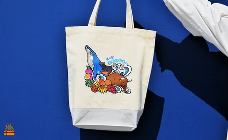 道の駅とくのしまオリジナルトートバック（アイボリー×グレー） ( バッグ カバン トートバック トートバッグ 綿 道の駅 道の駅とくのしま オリジナル ファッション 小物 アイテム 徳之島 奄美 鹿児島 うさぎ アマミノクロウサギ クジラ フルーツ 果物 マンゴー pokke104 pokkeさん )