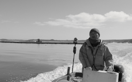 厚岸産 殻付き牡蠣(カキえもん)20個 生食用 ナイフ付(1個40~59g) 魚貝類 生牡蠣 かき 簡易ナイフ付