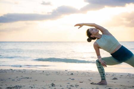 心と体をリセット!極上のリラクゼーションヨガ+宮古島ハーブボールの癒し
