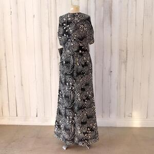 琉球紅型の柄生まれたモノトーン・カシュクールドレス(セミオーダー商品)