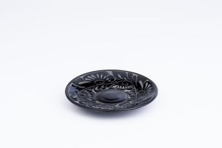 皿 ＜受注生産品＞黒釉唐草線彫 ( 5寸皿 × 1枚 )｜沖縄　やちむん　育陶園　人気　伝統