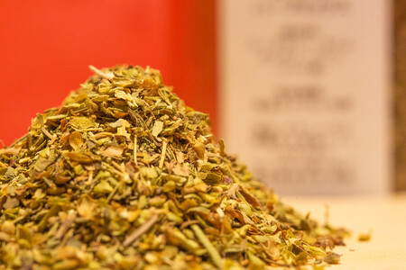 沖繩県産やんばる若鶏の丸焼き ハイグレードローストチキン ハーブ味 (1羽カット済み) ちょっとぜいたく チキンハウス 鶏肉 肉 にく 丸焼き 青森産ニンニク オリーブオイルを使用 ギフト お祝い パーティ 沖縄県 那覇市