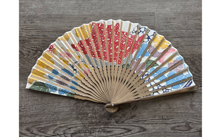 手染めびんがた月桃紙扇子〜首里のまちなみ〜