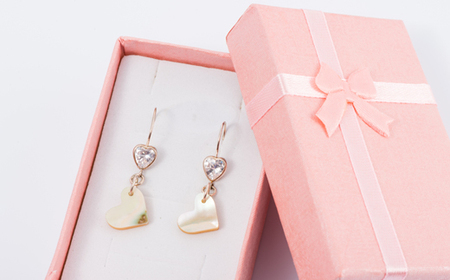 悠ヶ風の夜光貝 ＜ シルバーハートピアス ＞