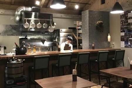 やんばる若鶏とキノコの白ワイン煮込み