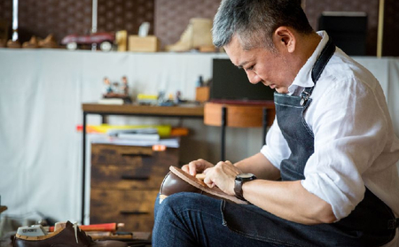 靴職人が作るオーダーメイド革ベルト（赤）還暦祝いにも【靴工房カステッリーノ】 革 ベルト オーダーメイド 工房 靴職人 靴 ハンドメイド 雑貨 日用品 ファッション イタリア レザー 赤 あか 南国 沖縄 おきなわ オキナワ 名護 なご