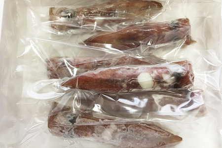 沖縄の漁師まちからお届け!糸満産 ケンサキイカ 700g ～ 800g イカ いか 冷凍 真空パック 水揚げ 急速冷凍 沖縄 産地直送 新鮮 イカ刺身 煮付け 魚介 海鮮 海の幸 刺身 イカフライ 姿焼き いかめし イカ刺 イカ飯 イカ焼き 剣先イカ 沖縄県 糸満市