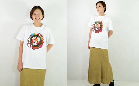 沖縄市 マンホールTシャツ 白 Mサイズ【 生活雑貨 日用品 ファッション カジュアル シャツ shirt プリント デザインマンホール ハイビスカス エイサー ご当地 半袖 メンズ レディース 兼用 ユニセックス オリジナル 贈答 贈り物 ギフト 南国 沖縄 土産 】