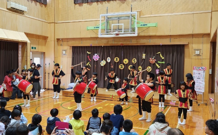 【子どもの居場所】ひとり親家庭と子供のための子育て支援(9000円分) 支援金 こども食堂 返礼品なし 感謝状 体験学習 学習支援 食糧支援 食事支援 母子家庭 父子家庭 支援寄附金 応援 子育て 貧困 居場所 ボランティア 沖縄県 沖縄市 沖縄 3peace58