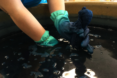 藍染体験 麻ショールまたは絹スカーフコース （BT003）