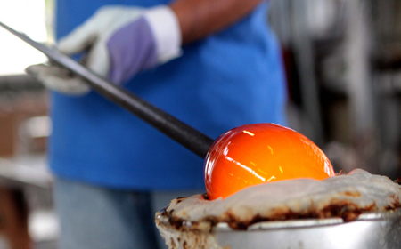 《マイグラスを作ろう！》琉球ガラス匠工房の吹きガラス体験【2名様】