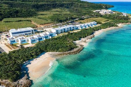 ブルーオーシャン ホテル&リゾート 宮古島ロイヤルスイートヴィラ ペア宿泊券(1泊朝食付)※プライベートプール付(FB002)